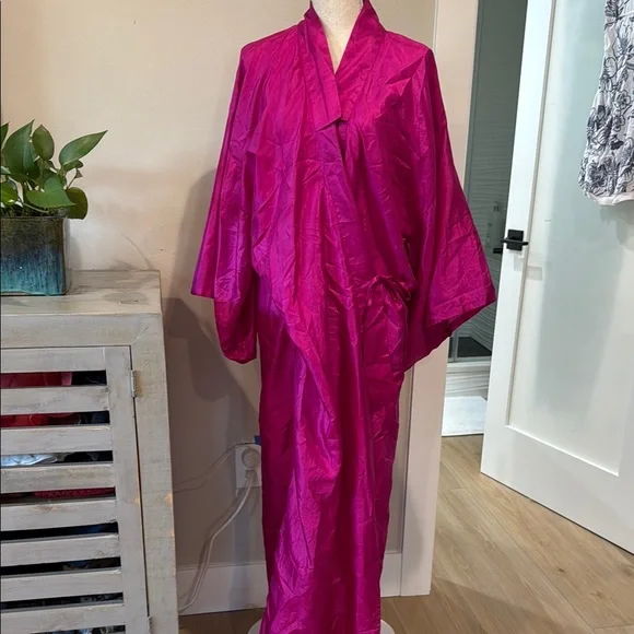 Vibrant Pink Kimono Robe - Picture 1 of 6